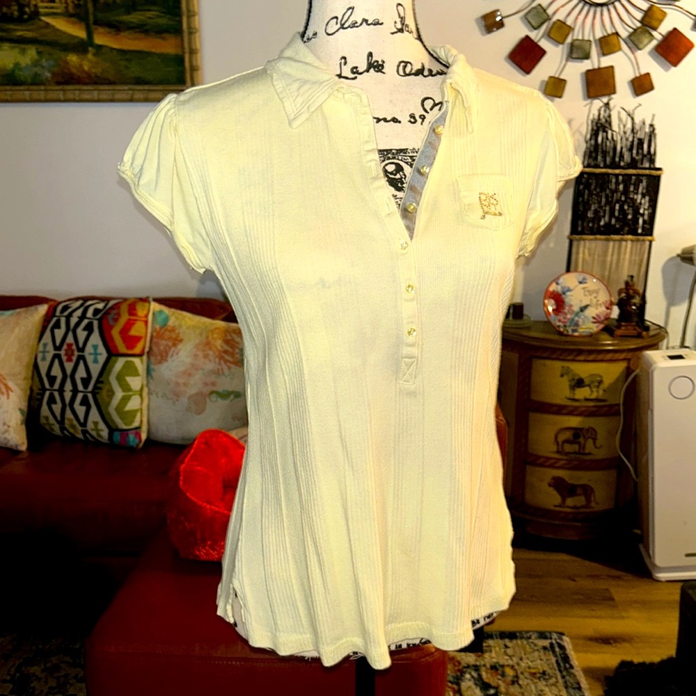 DKNY cute comfy & stretchy top perfect for golfing or everyday